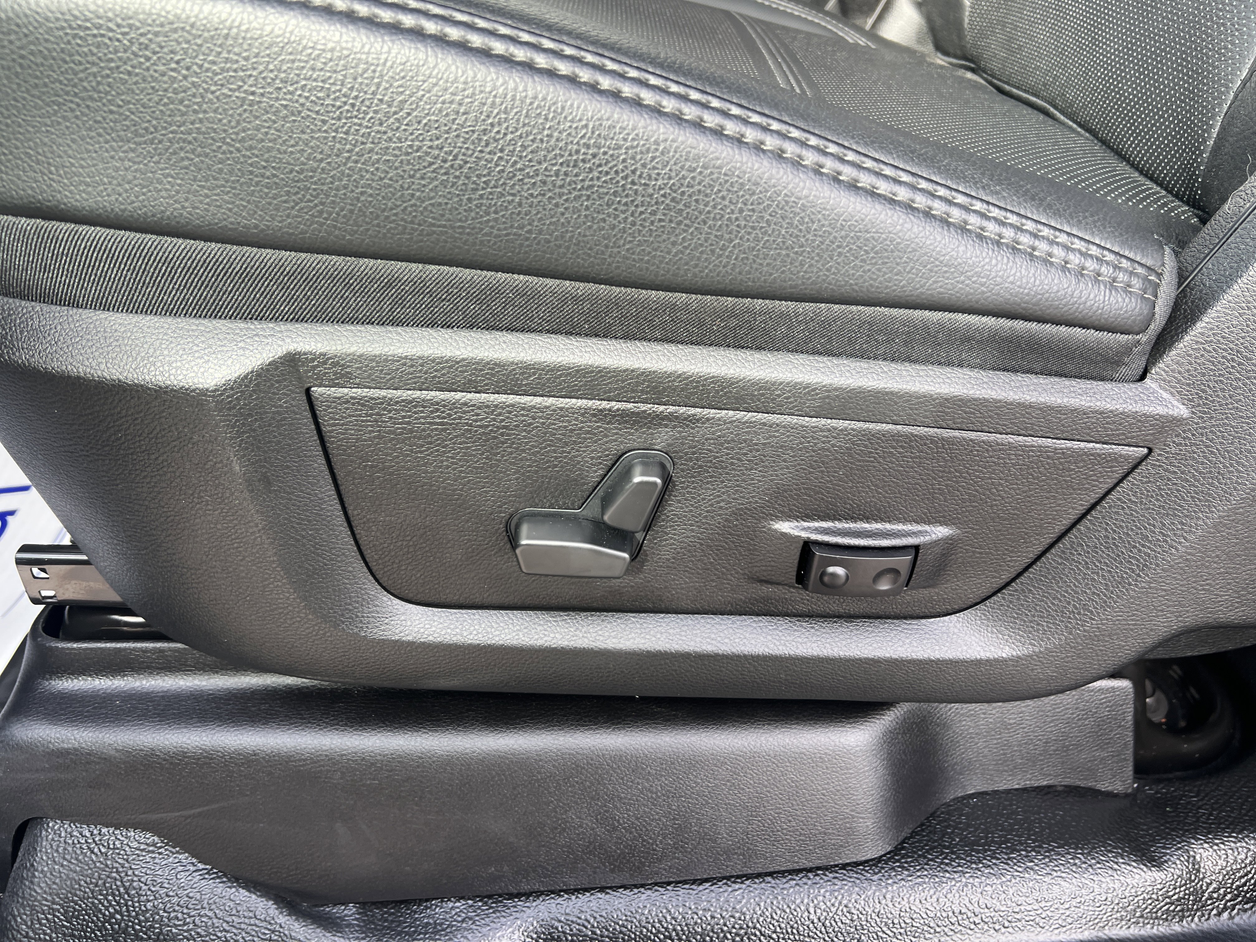 Used 2025 RAM 5500 4x4 Regular Cab image 14