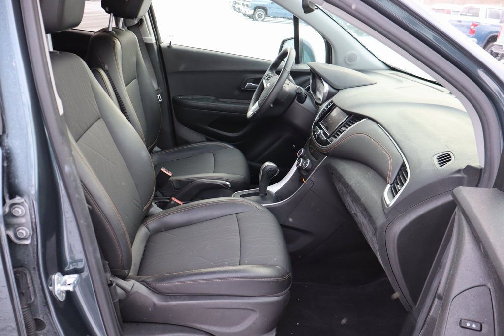 Used 2022 Chevrolet Trax LT w/ LT Convenience Package image 19