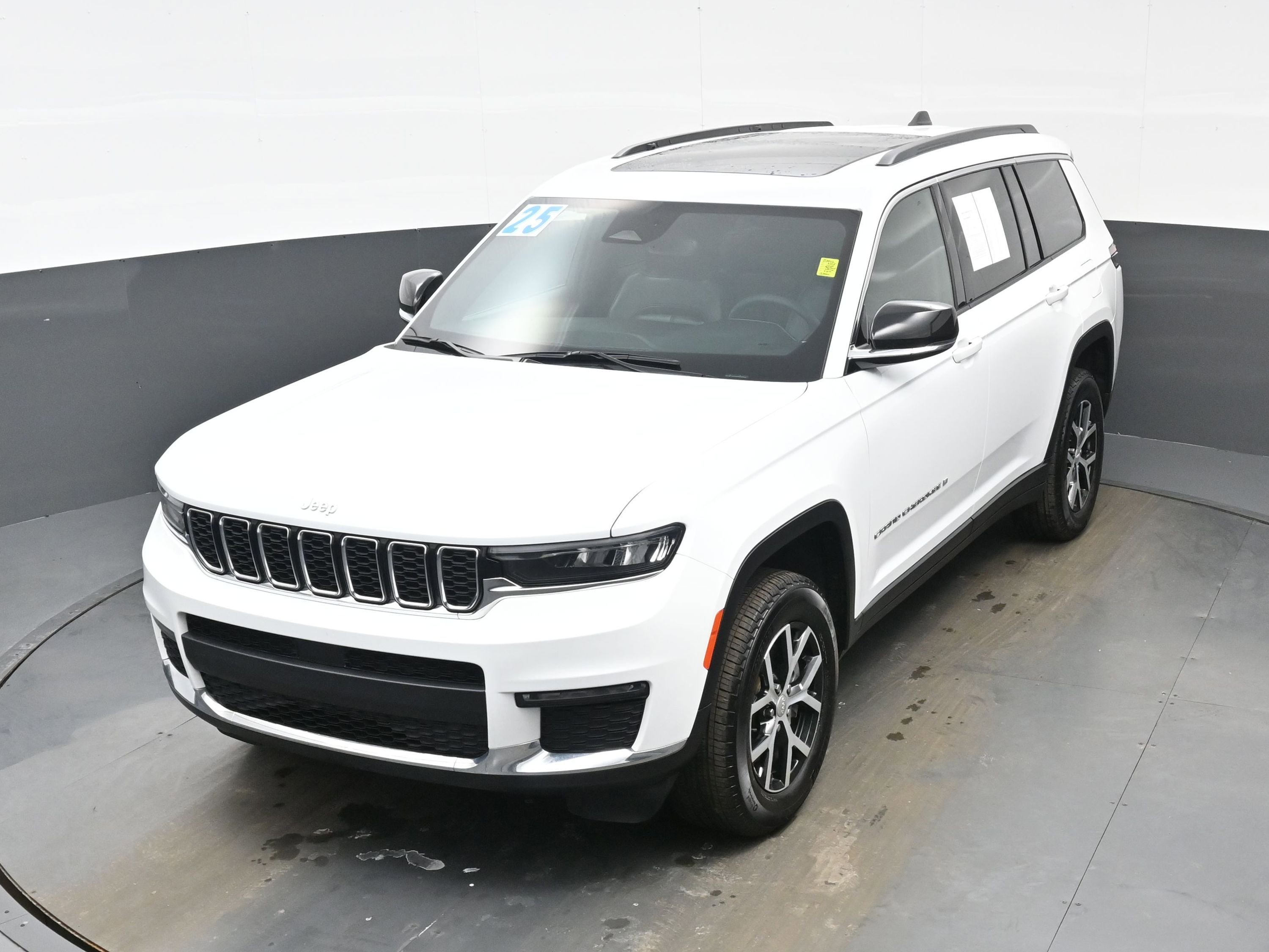 Used 2025 Jeep Grand Cherokee L Limited image 35