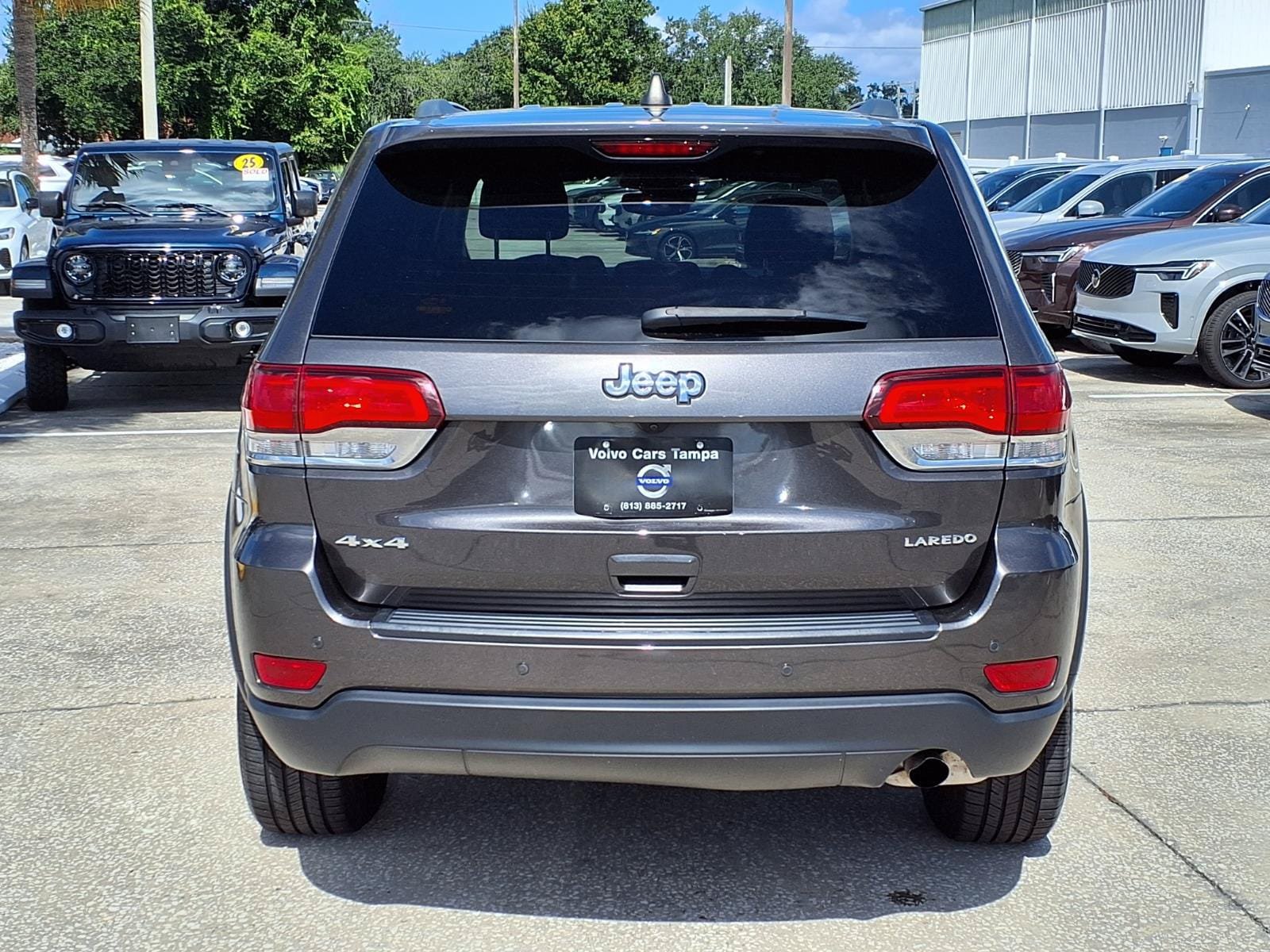 Used 2021 Jeep Grand Cherokee Laredo AWD/4WD image 6