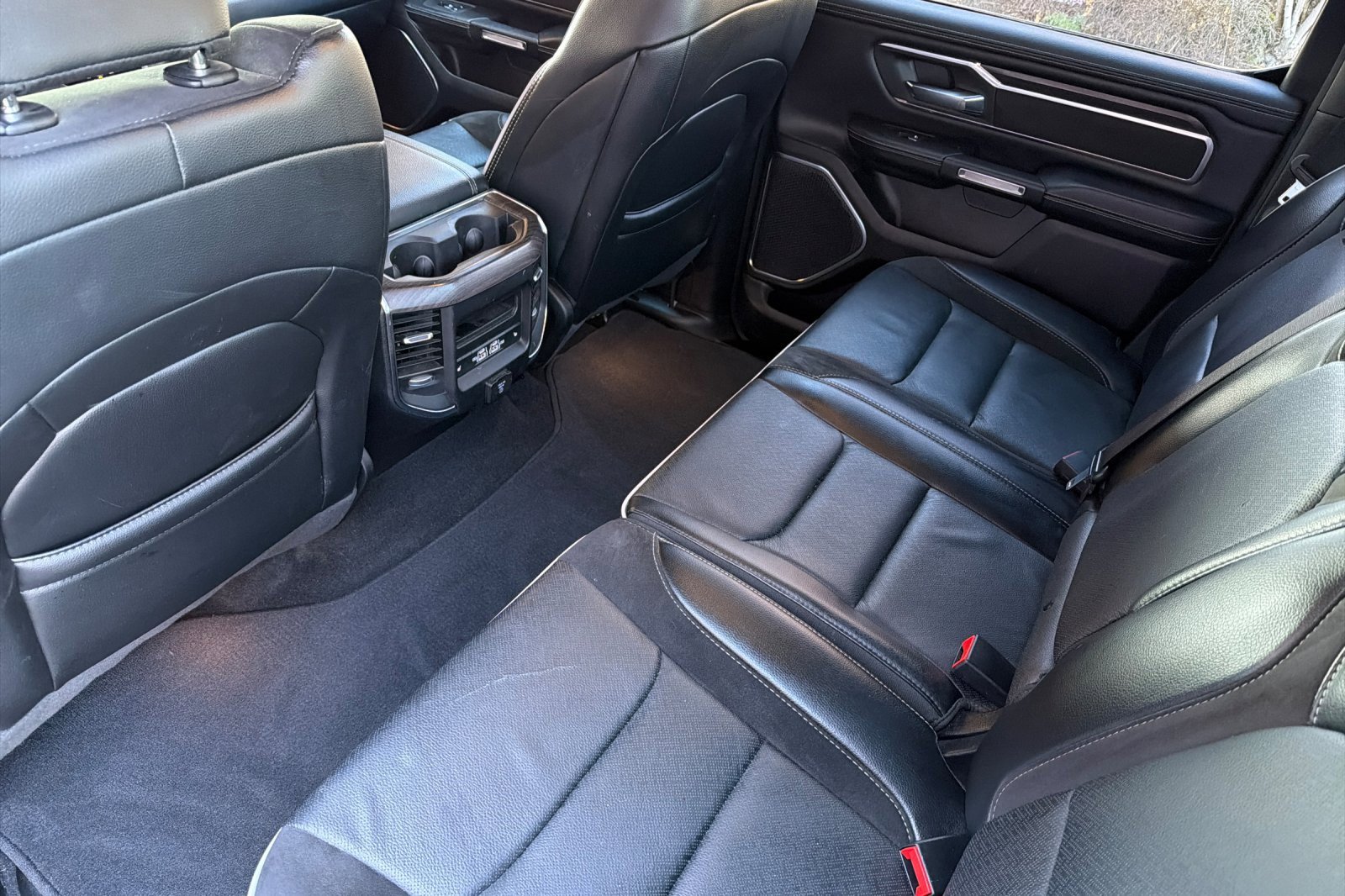 Used 2025 RAM 1500 Laramie image 12