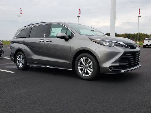 New 2026 Toyota Sienna XLE AWD/4WD image 3