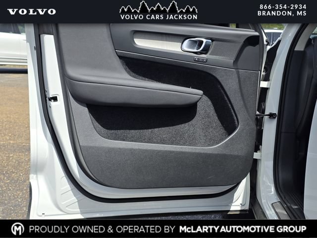 Used 2024 Volvo XC40 B5 Plus w/ Protection Package Premier AWD/4WD image 17