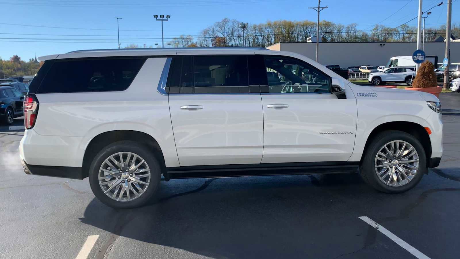 Certified 2023 Chevrolet Suburban High Country image 9