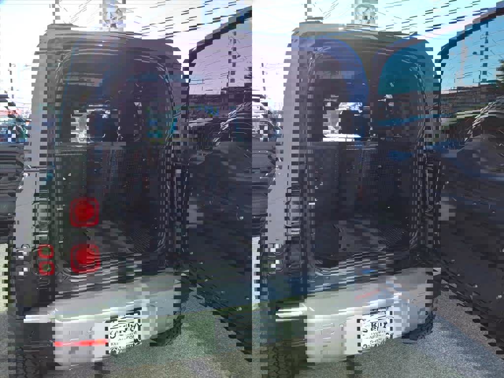 Used 2025 Land Rover Defender 110 S image 15