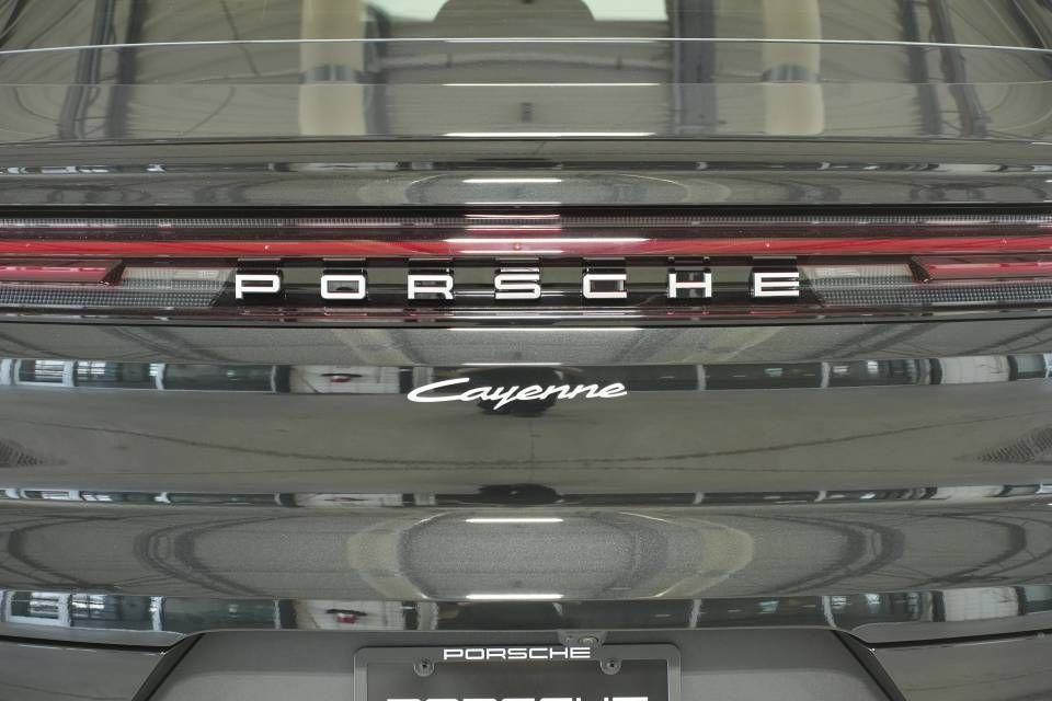 Certified 2026 Porsche Cayenne Coupe AWD/4WD image 40