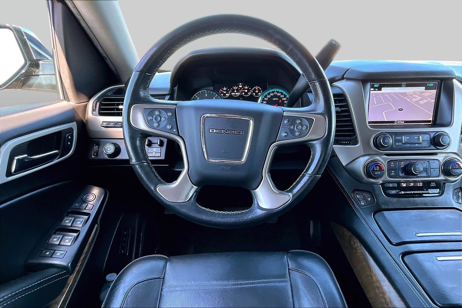 Used 2018 GMC Yukon XL Denali w/ Denali Ultimate Package image 3