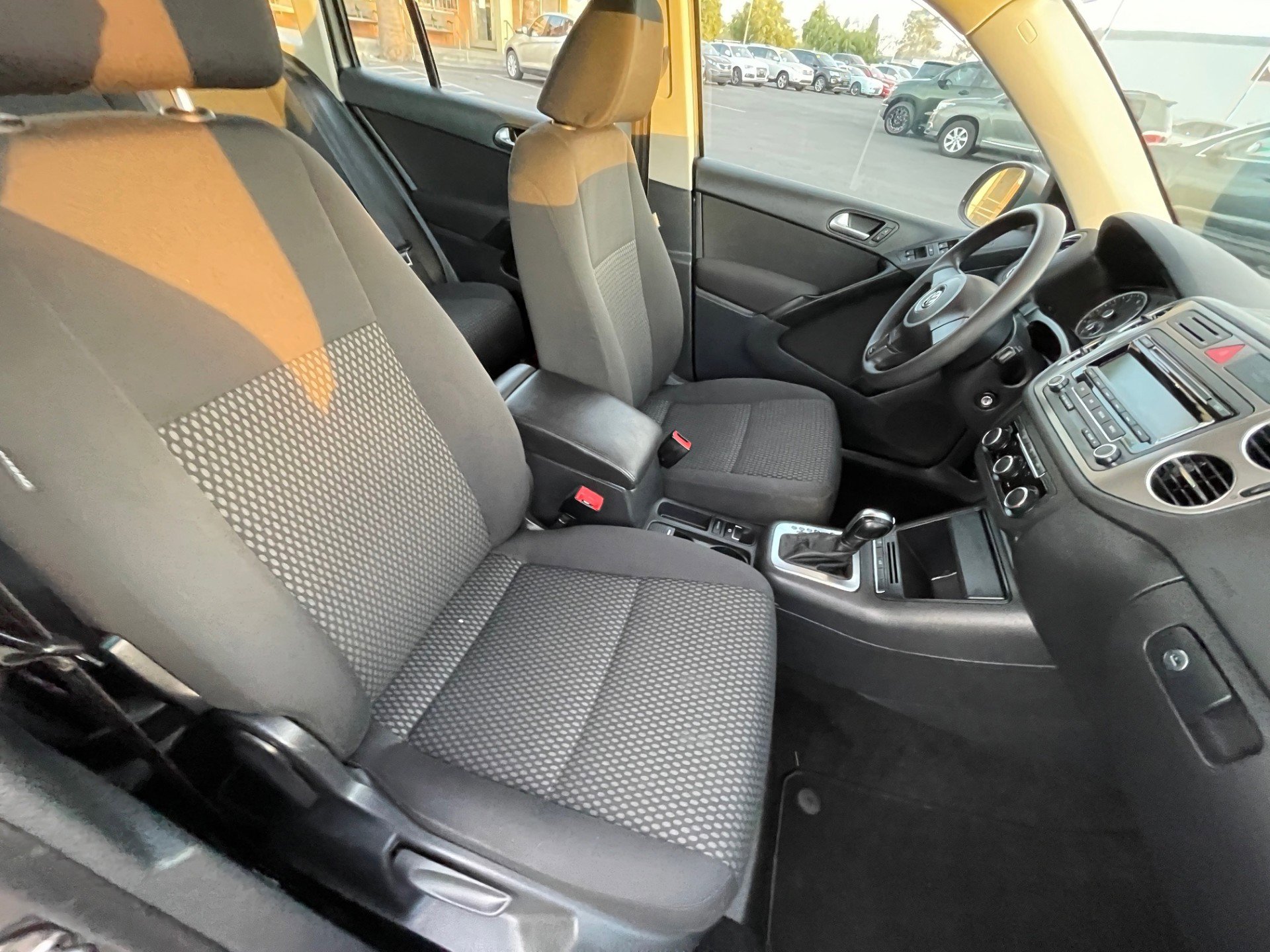 Used 2011 Volkswagen Tiguan SE image 23