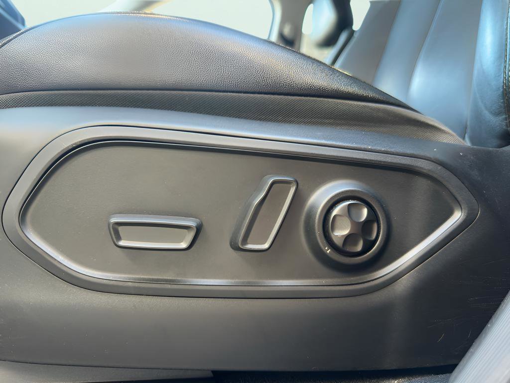 Used 2023 Jeep Grand Cherokee Limited w/ Black Appearance Package image 23