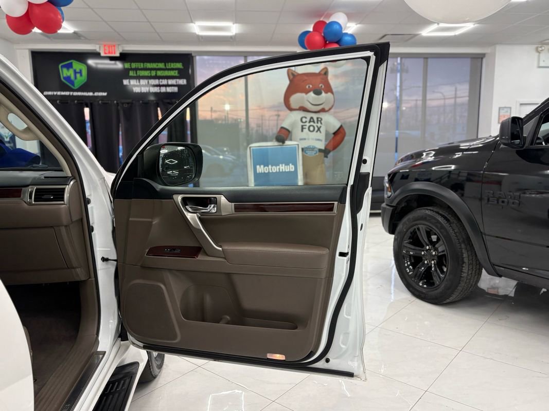 Used 2018 Lexus GX 460 Premium w/ Premium Package image 40