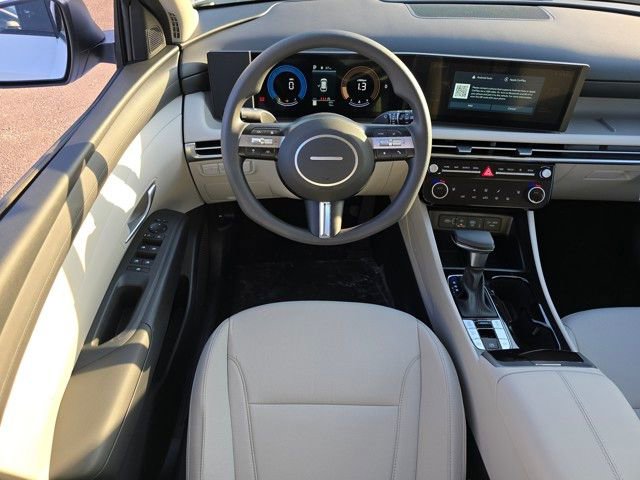 Certified 2025 Hyundai Tucson SEL image 3