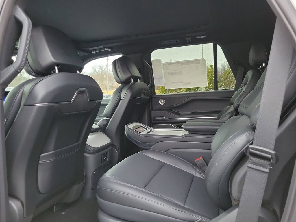 New 2026 Lincoln Navigator Reserve w/ Jet Appearance Package AWD/4WD image 24