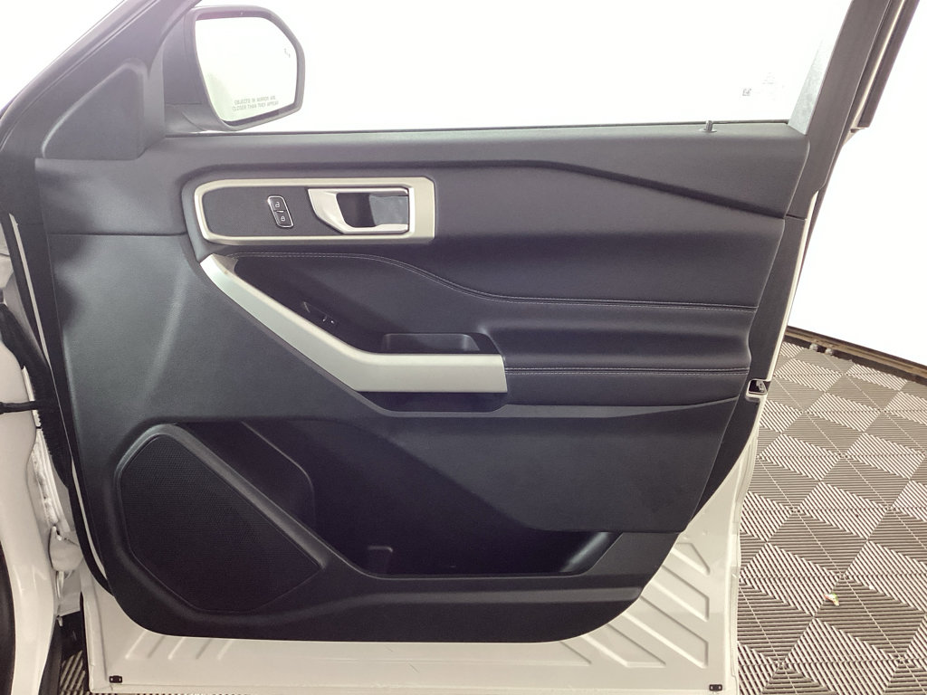 Used 2023 Ford Explorer XLT image 9