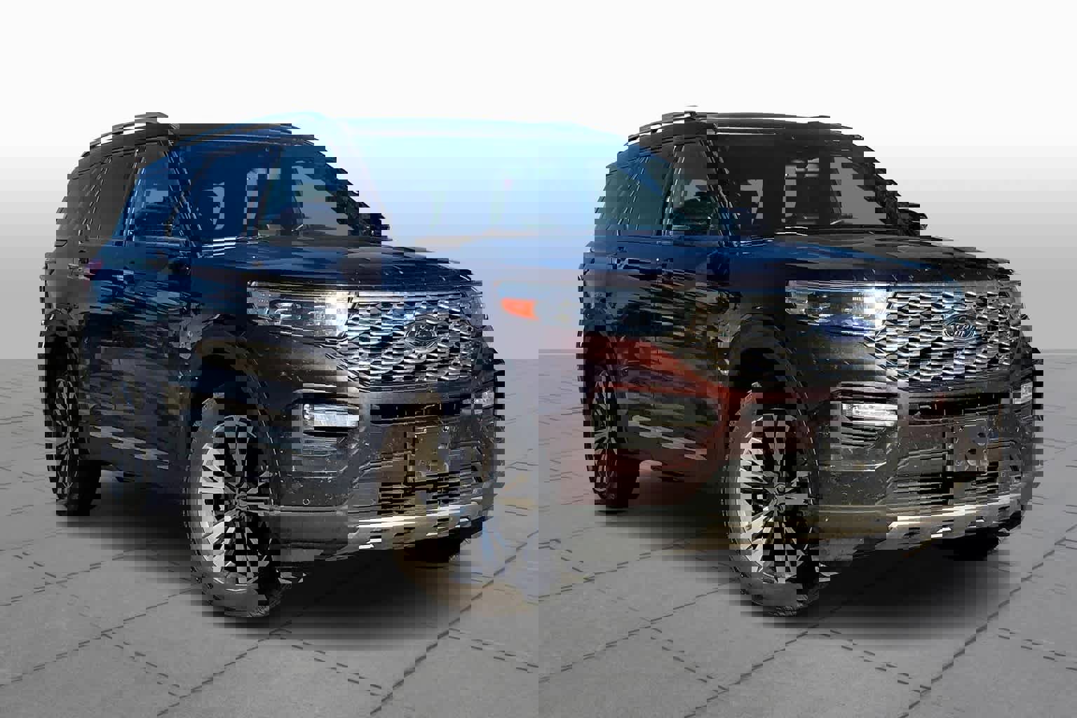 Used 2020 Ford Explorer Platinum w/ Premium Technology Package image 3