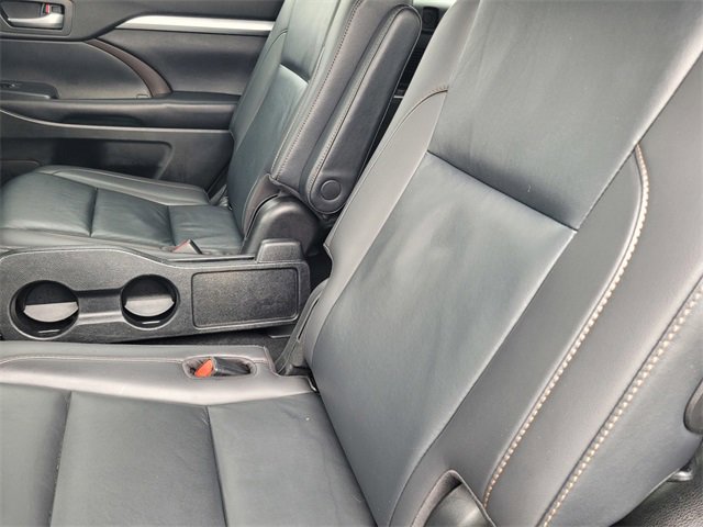 Used 2019 Toyota Highlander XLE image 15