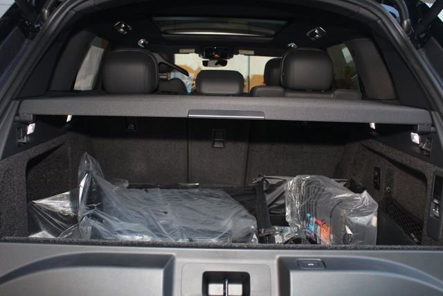 New 2026 Land Rover Range Rover SE image 12