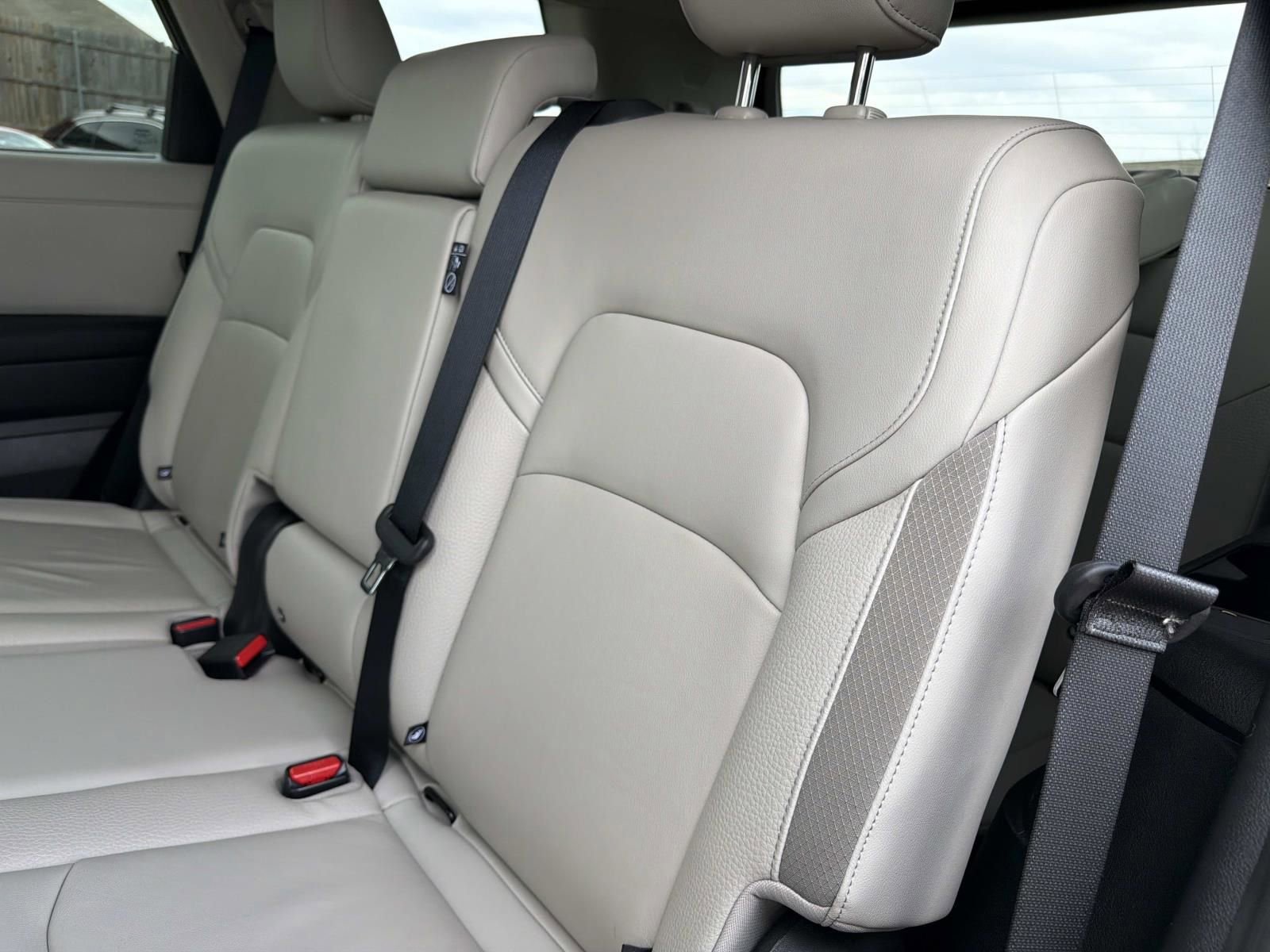 Used 2024 Nissan Pathfinder SL FWD image 14