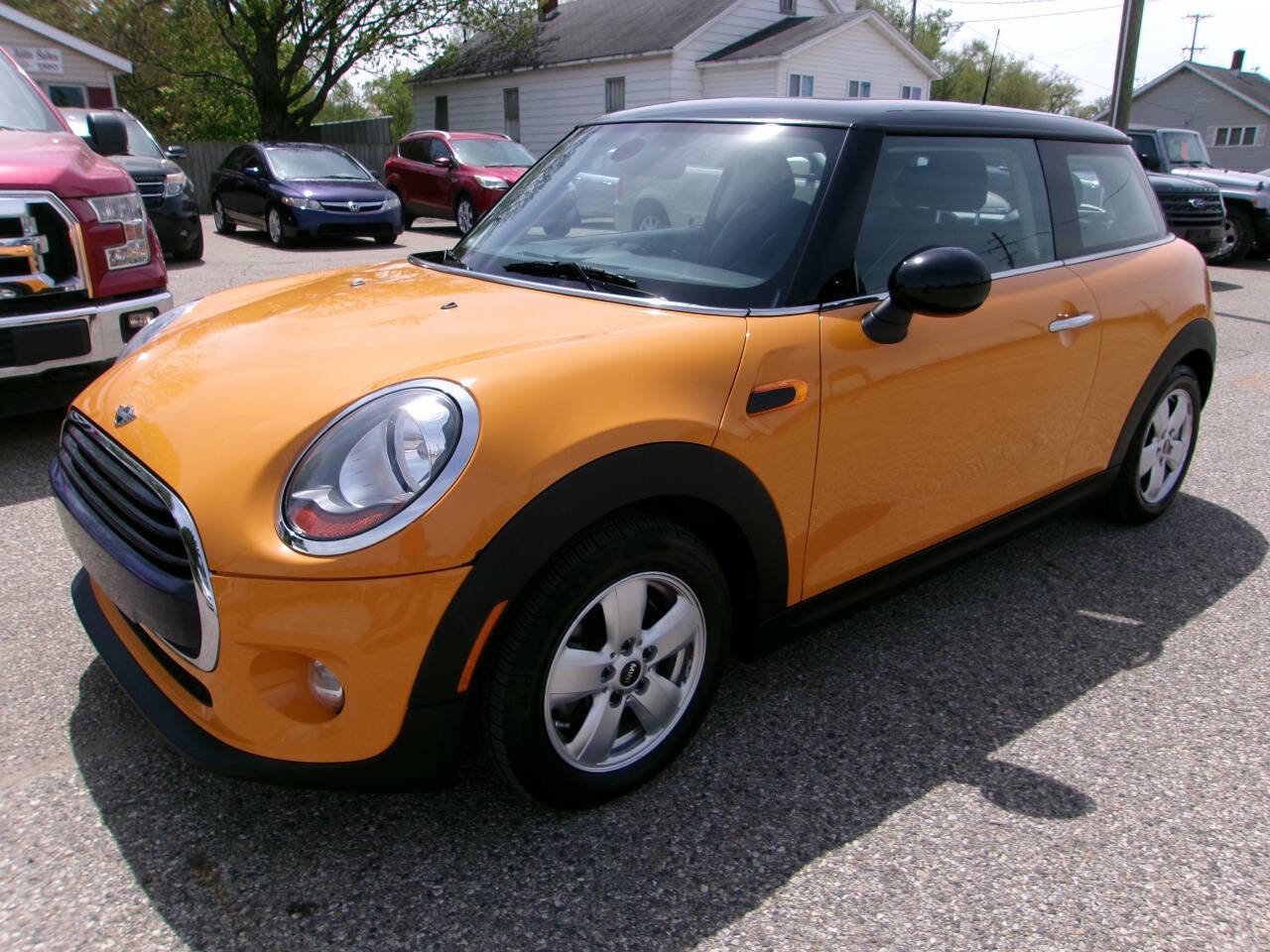Used 2018 MINI Cooper 2-Door Hardtop FWD image 1