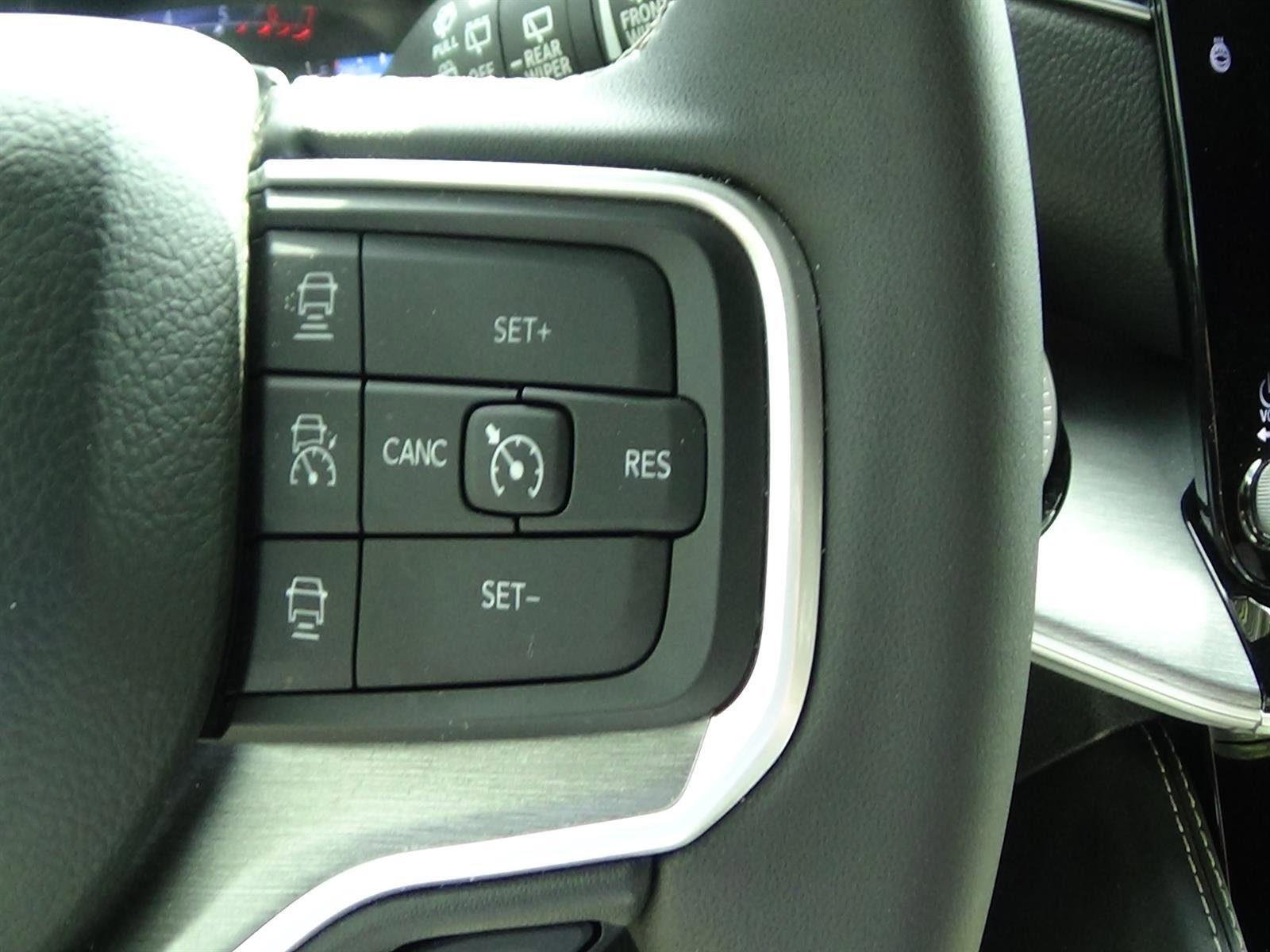 Certified 2025 Jeep Wagoneer L 4WD image 24