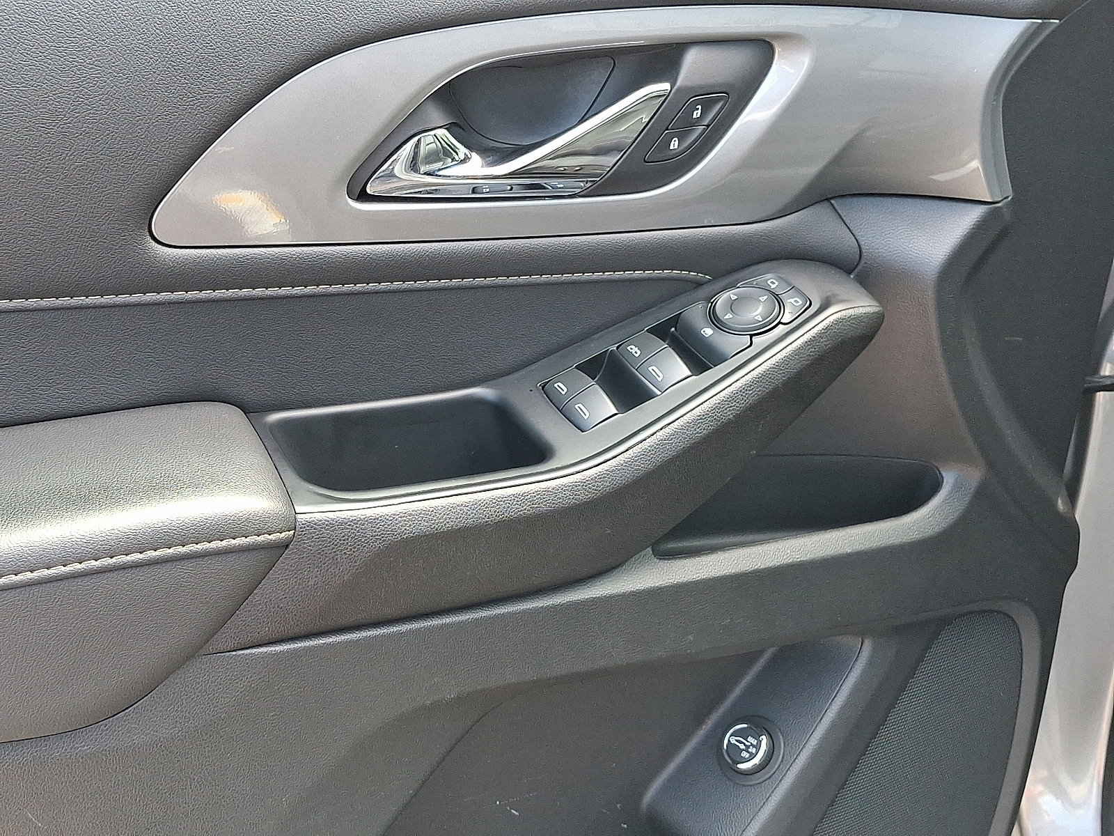 Used 2023 Chevrolet Traverse LT w/ LPO, Floor Liner Package image 12