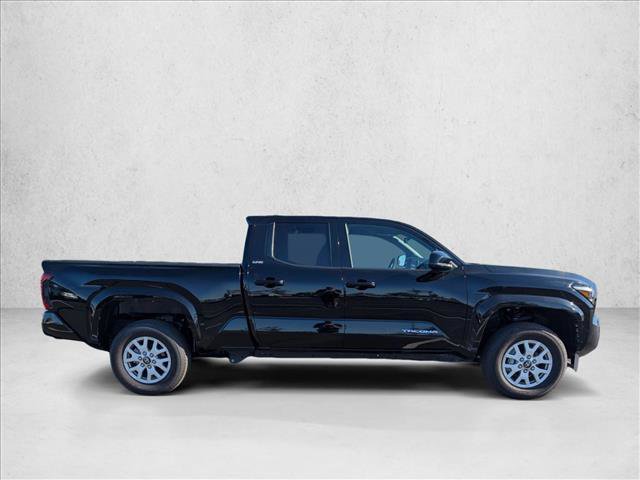 Certified 2025 Toyota Tacoma SR5 AWD/4WD image 4