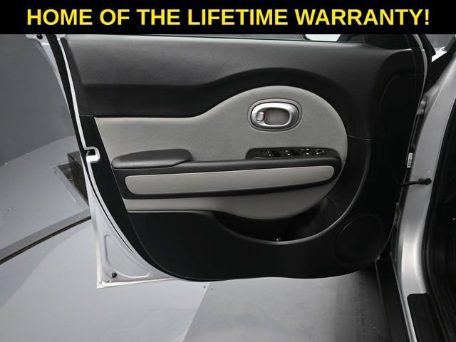 Used 2016 Kia Soul + image 11
