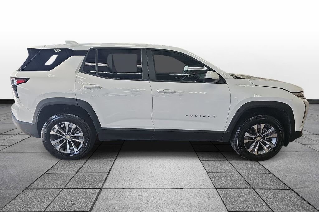 Used 2025 Chevrolet Equinox LT FWD image 4