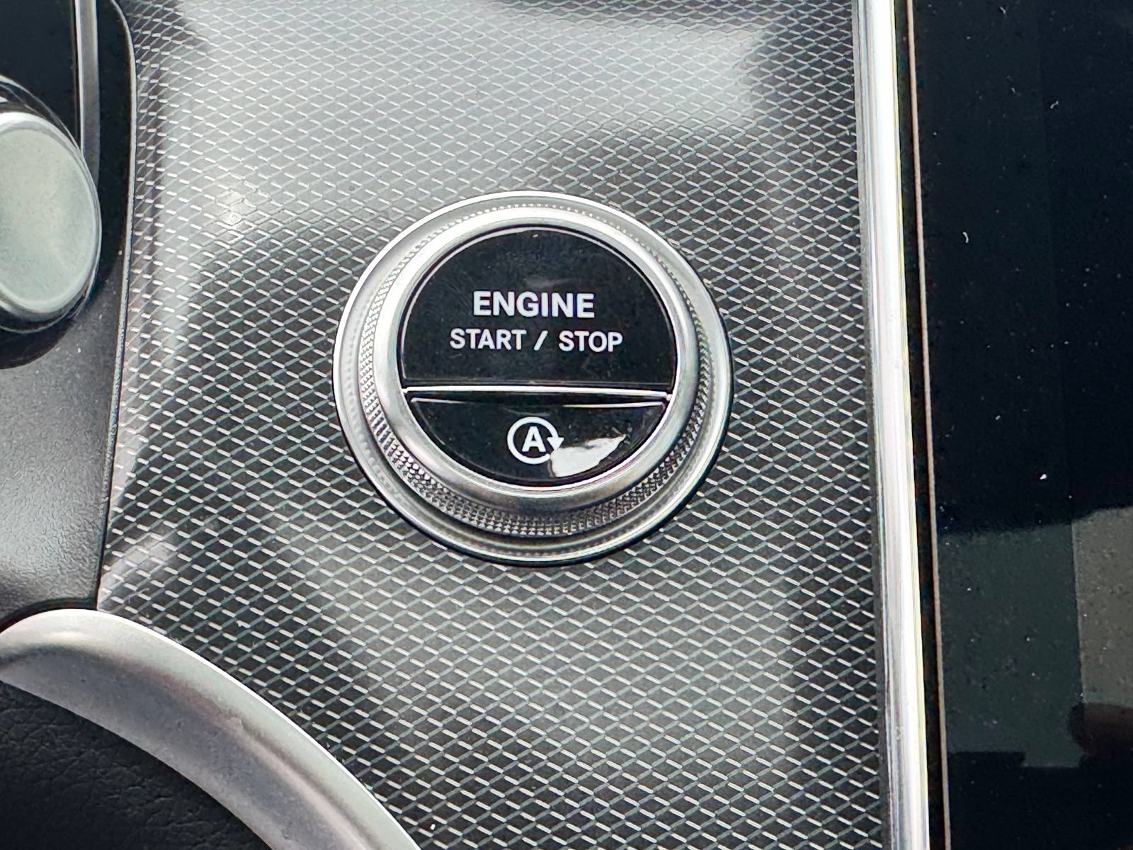 Used 2025 Mercedes-Benz GLC 300 4MATIC image 26