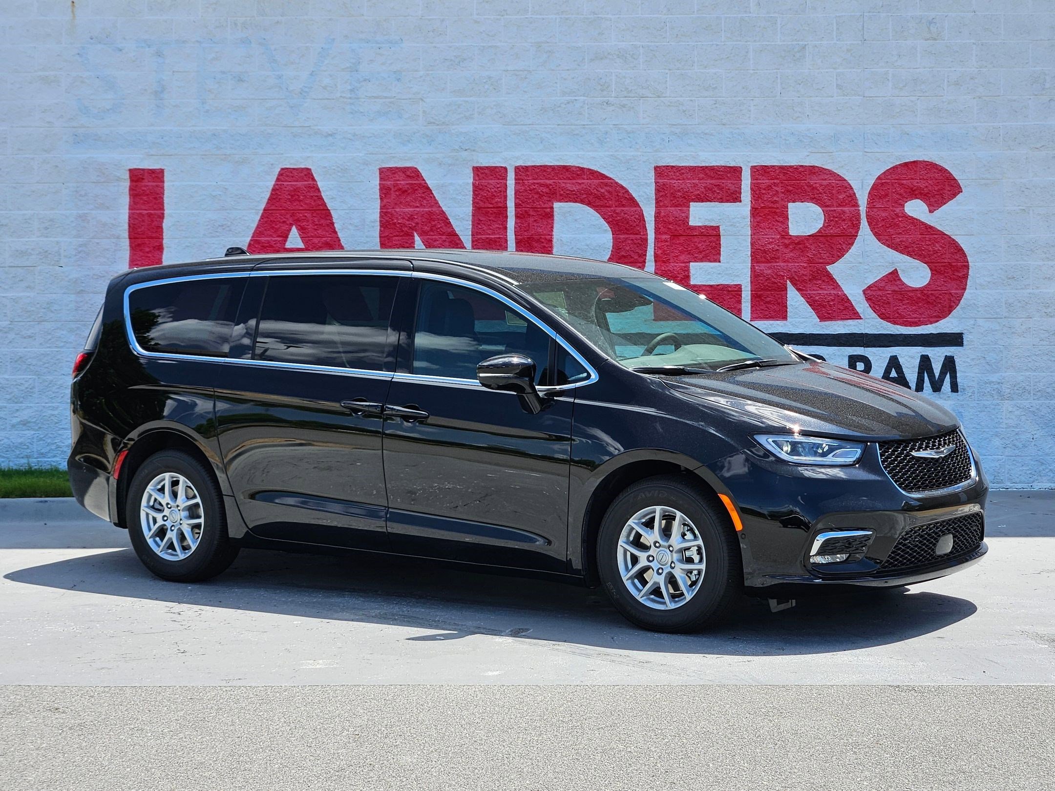 New 2025 Chrysler Pacifica Select