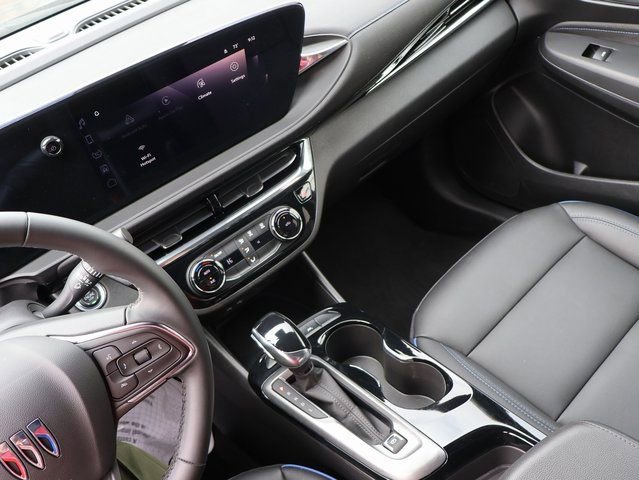 Certified 2025 Buick Envista Sport Touring image 23