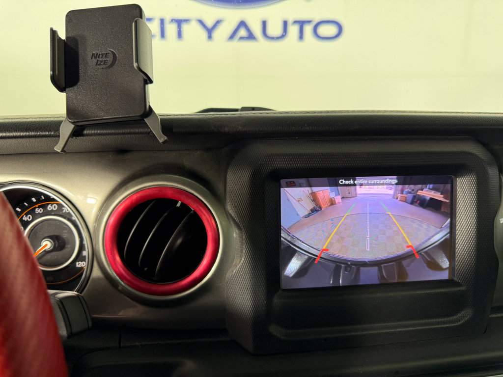 Used 2018 Jeep Wrangler Unlimited Sahara image 30