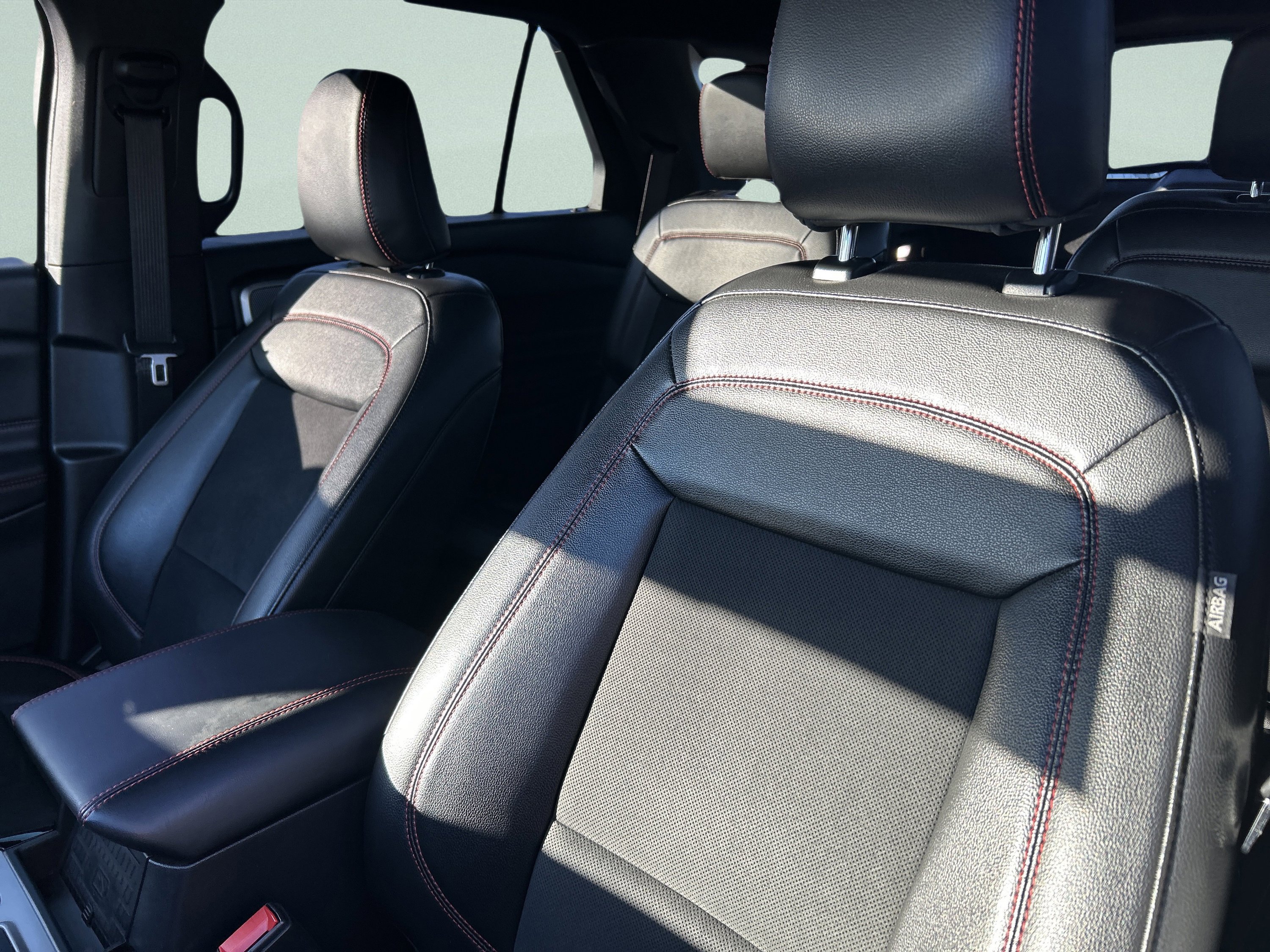 Used 2022 Ford Explorer ST-Line w/ Class IV Trailer Tow Package image 23