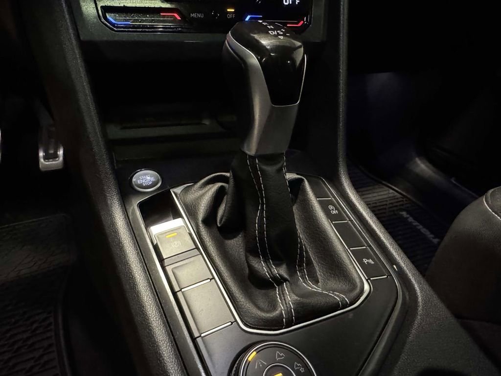 Used 2022 Volkswagen Tiguan SE R-Line image 24