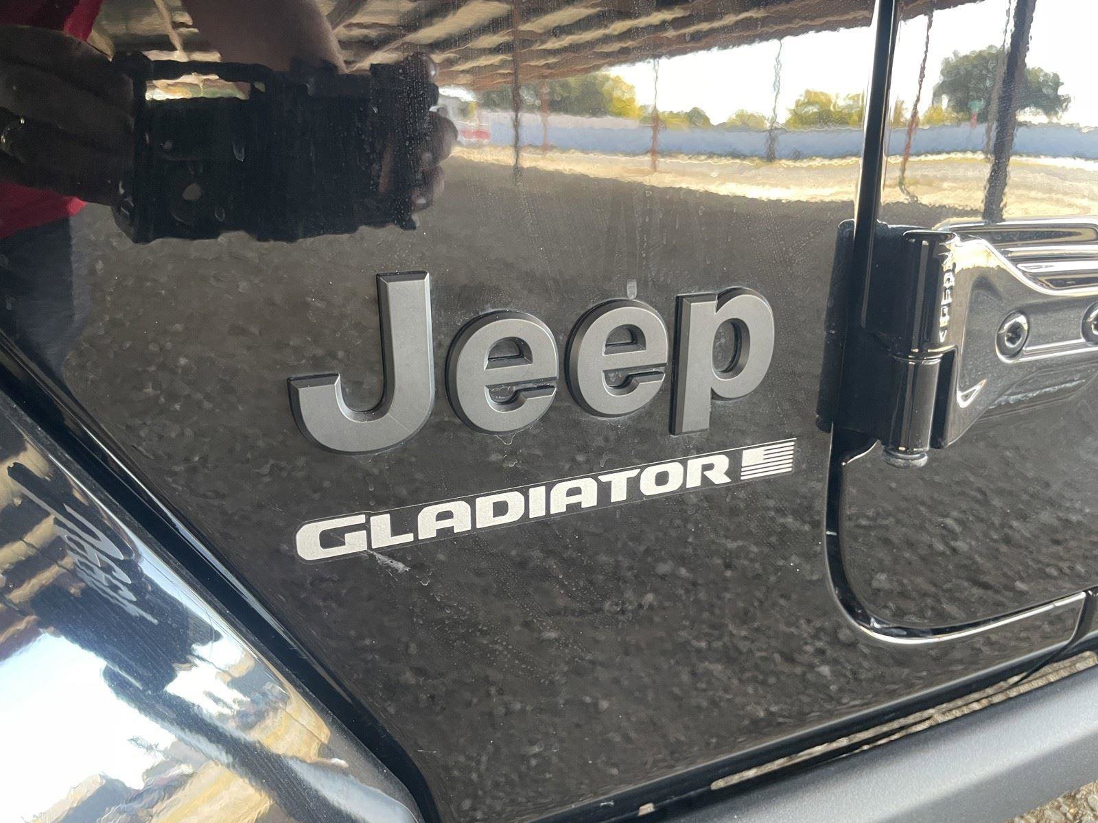 Used 2023 Jeep Gladiator Overland image 43