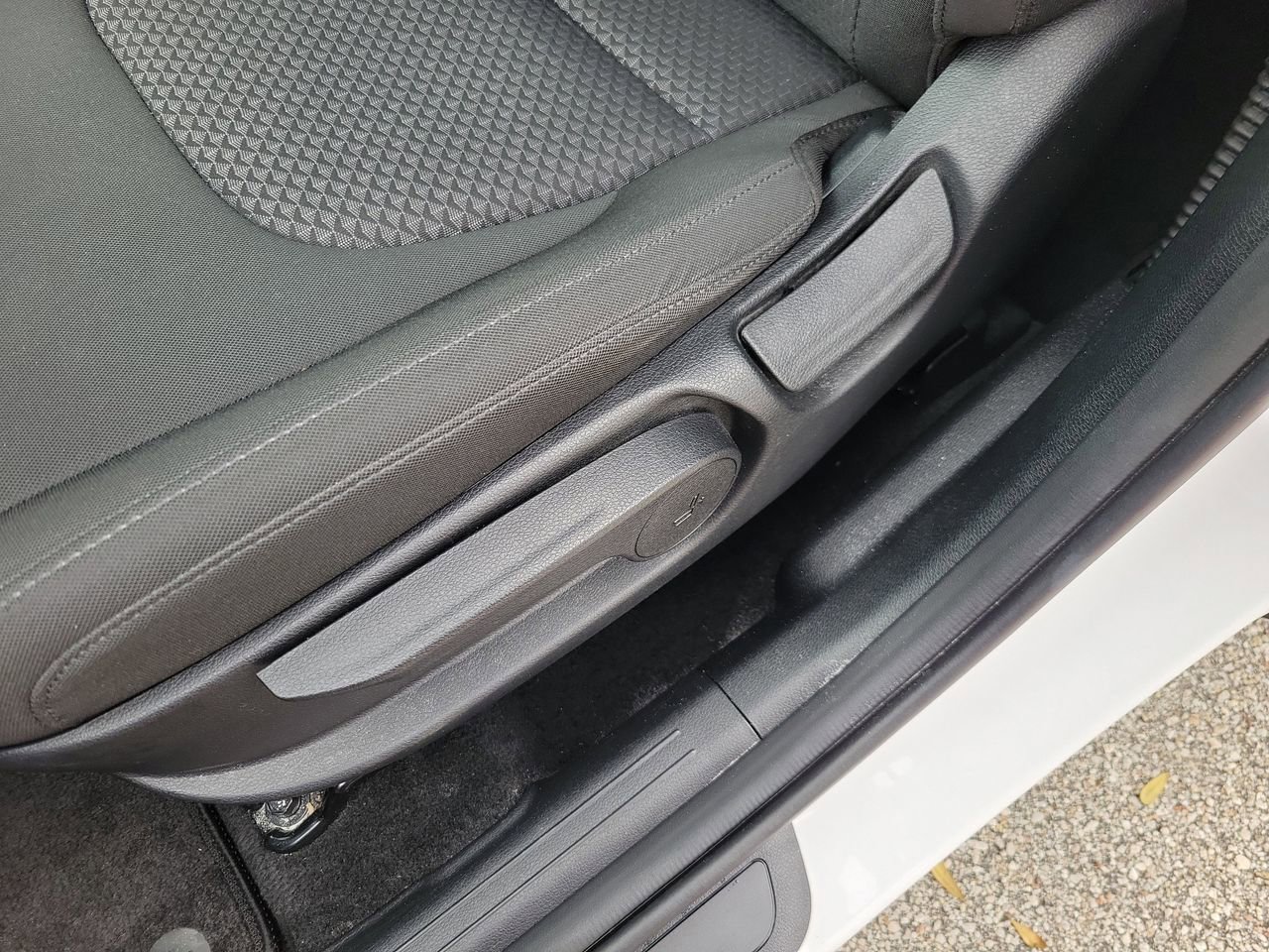 Used 2025 Kia Sportage LX image 16