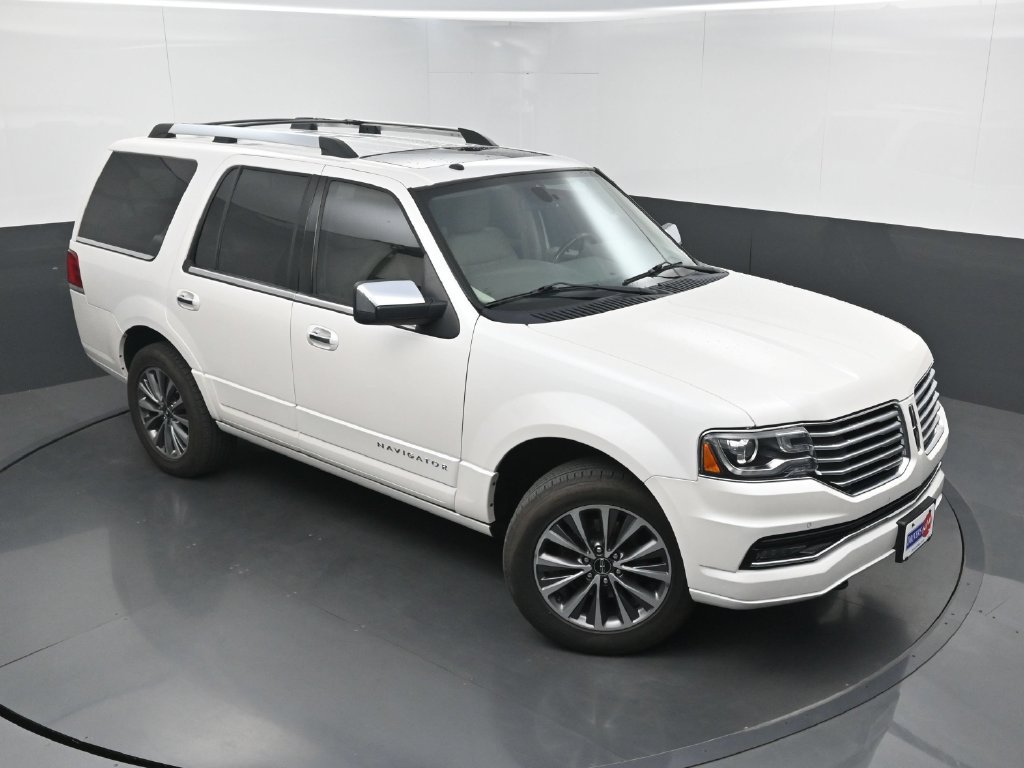 Used 2017 Lincoln Navigator Select RWD image 31