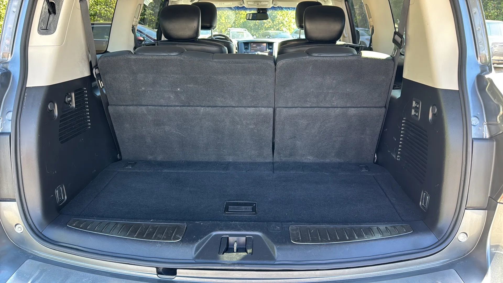 Used 2016 INFINITI QX80 4WD w/ Driver's Assistance Package image 14