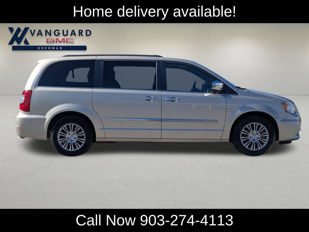 Used 2014 Chrysler Town & Country Touring-L w/ Driver Convenience Group image 3