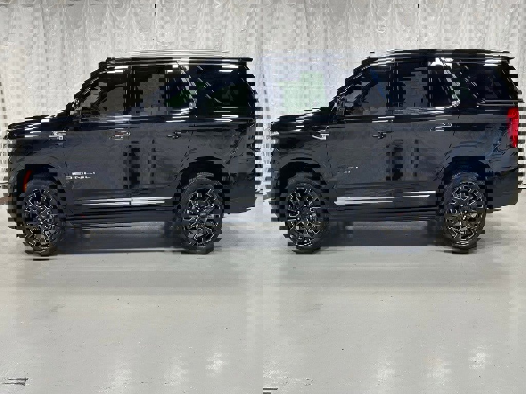 Used 2025 GMC Yukon Denali w/ Sun & Power Step Package image 4