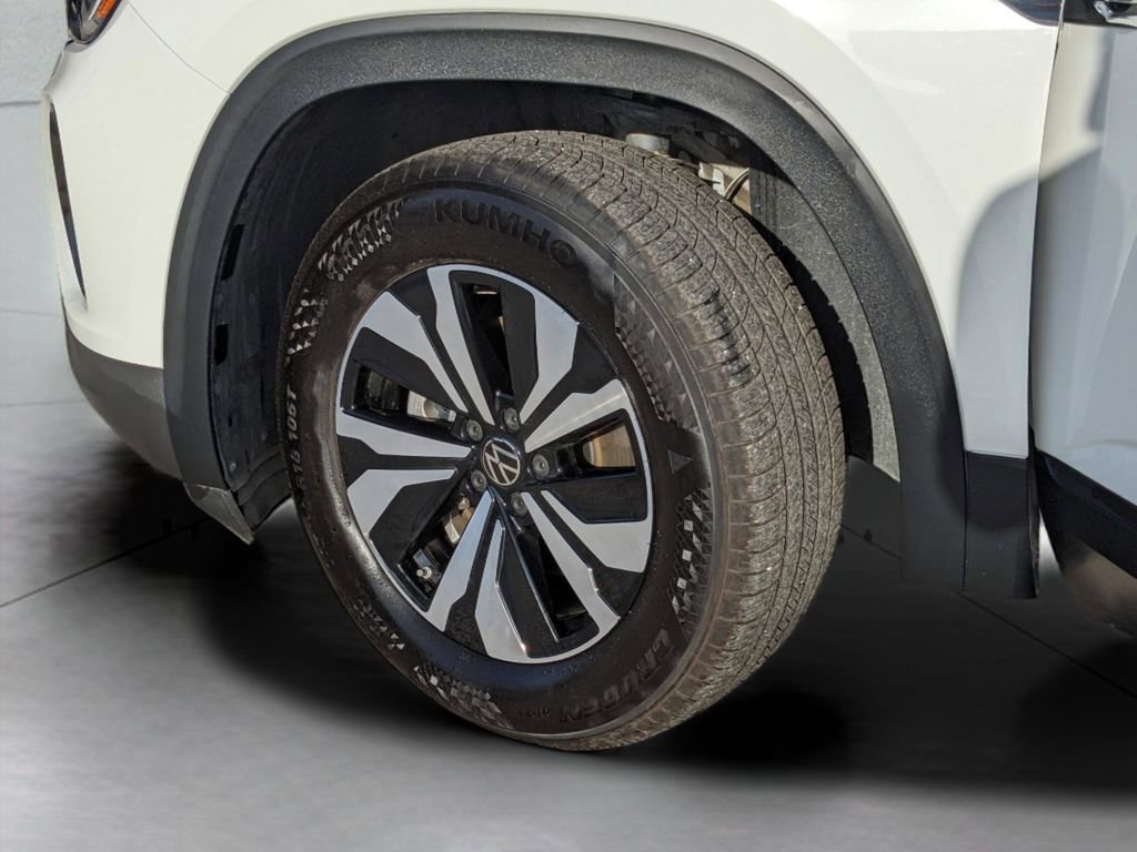 Certified 2025 Volkswagen Atlas Cross Sport SE FWD image 34