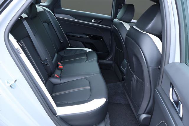Used 2025 Kia K5 GT-Line w/ GT-Line Premium Package FWD image 17
