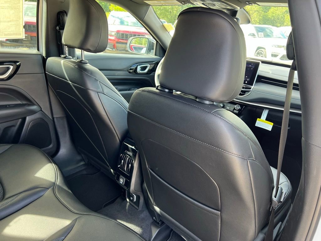 New 2026 Jeep Compass Latitude image 12