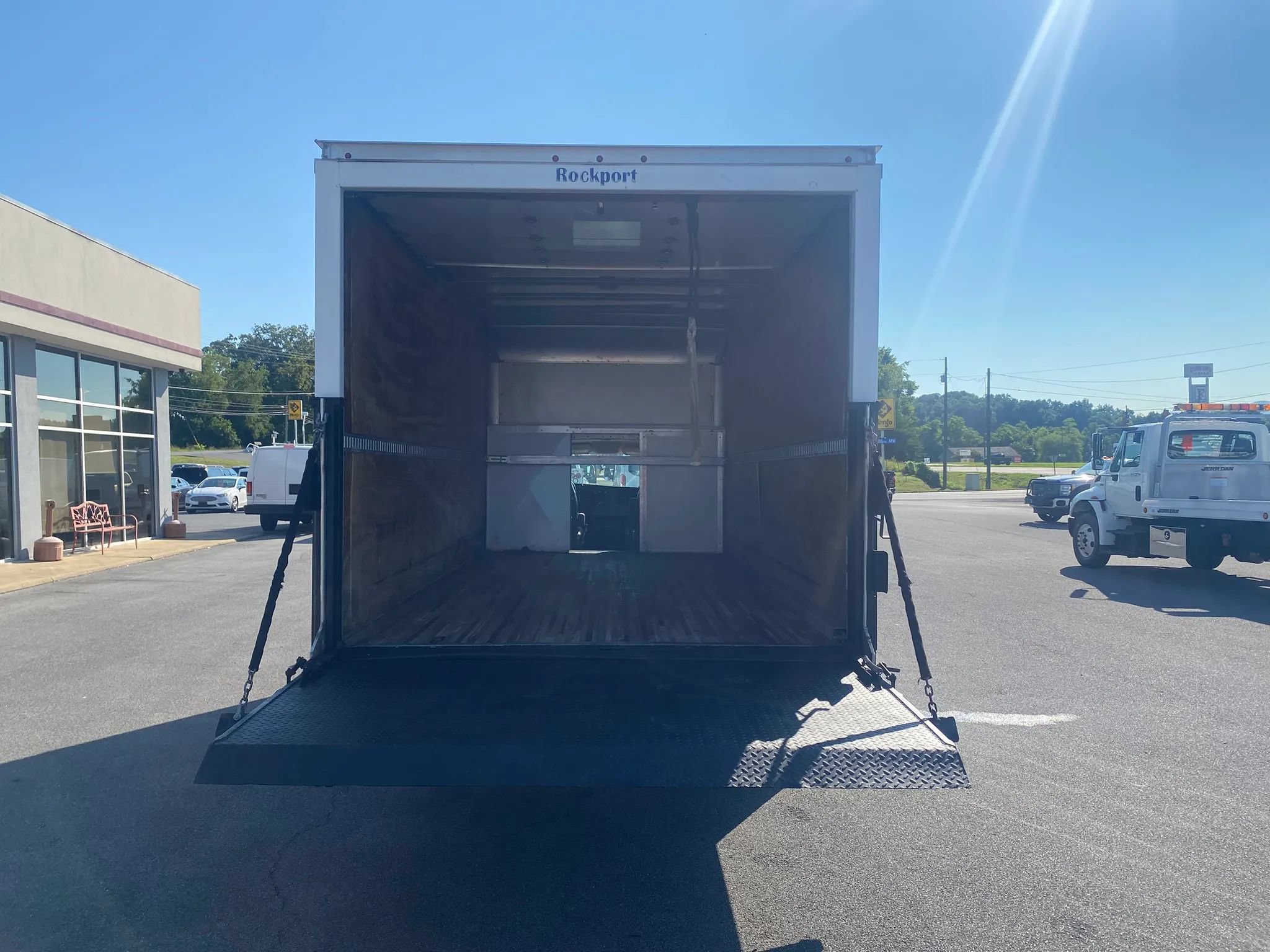 Used 2017 Chevrolet Express 4500 Extended RWD image 22