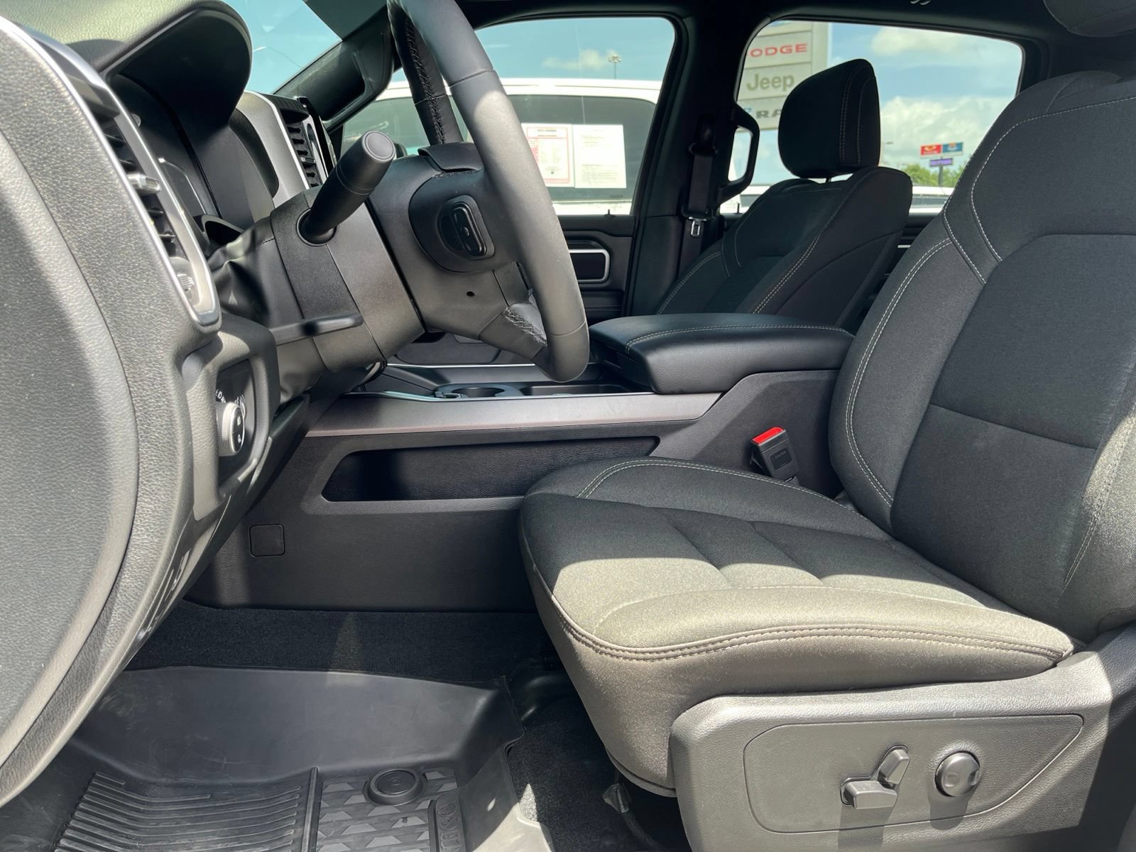 Used 2025 RAM 1500 Big Horn AWD/4WD image 8