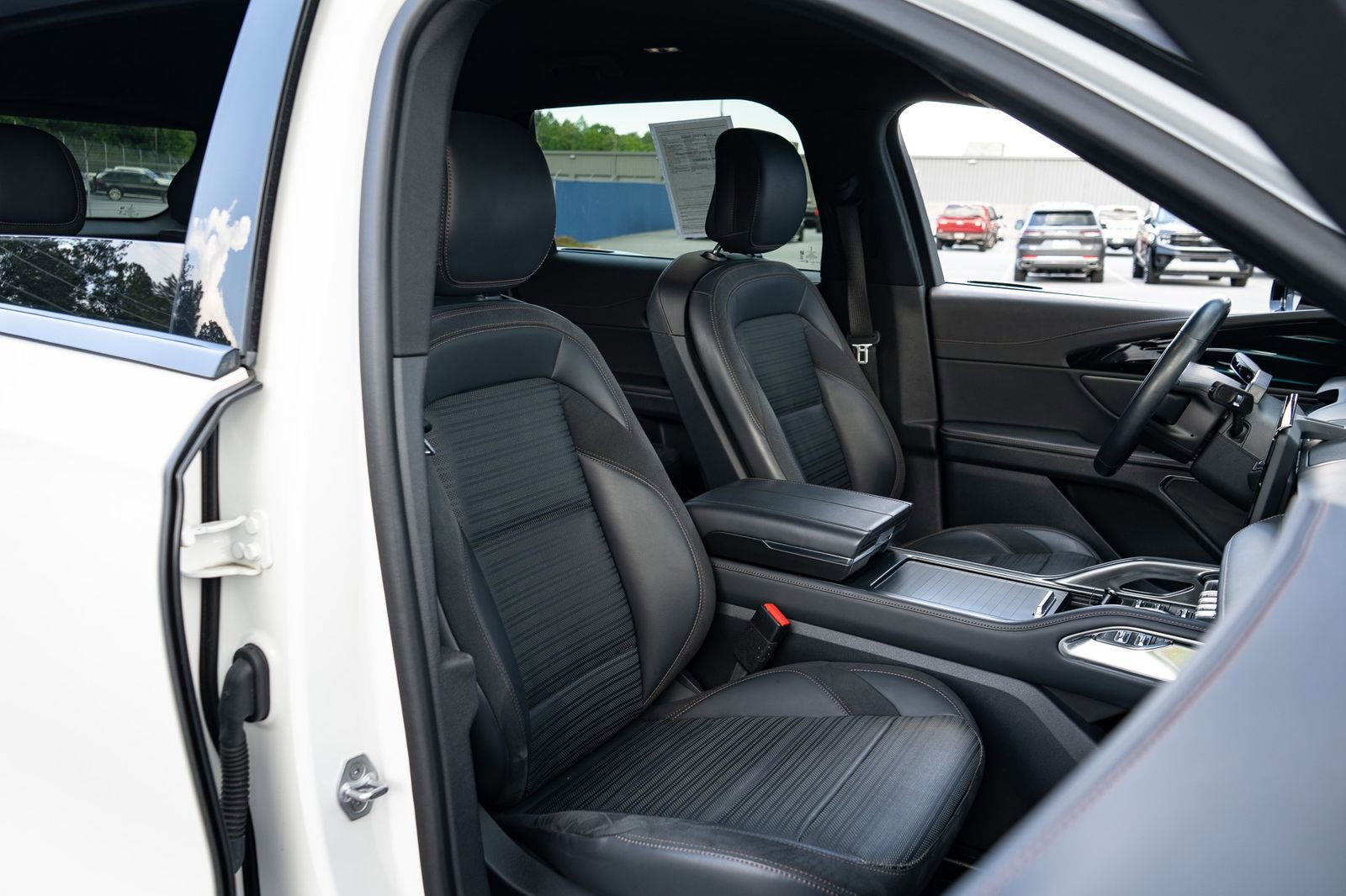 Used 2024 Lincoln Nautilus Reserve w/ Jet Appearance Package (87T) AWD/4WD image 22