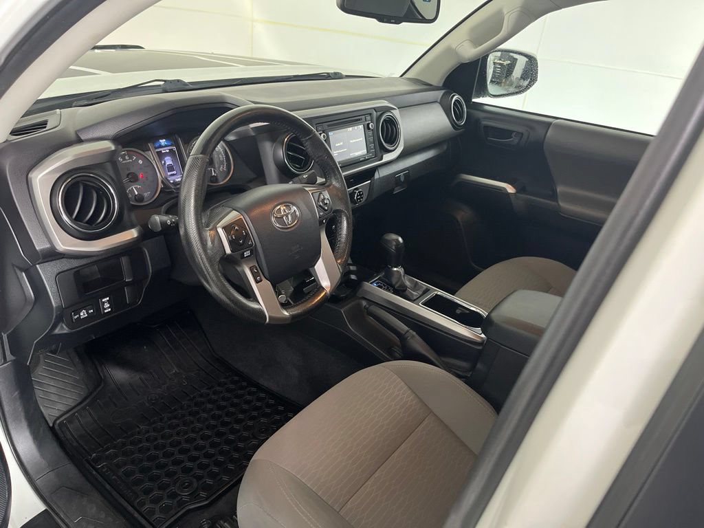 Used 2016 Toyota Tacoma SR5 AWD/4WD image 24