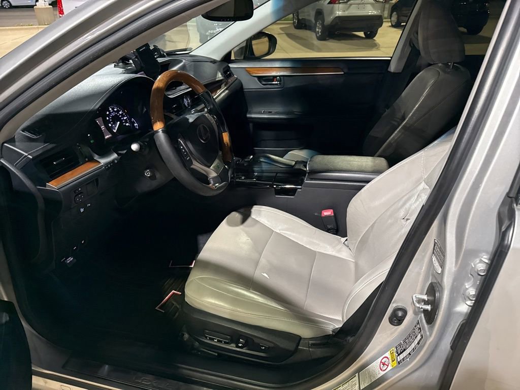 Used 2013 Lexus ES 300h w/ Luxury Pkg FWD image 13