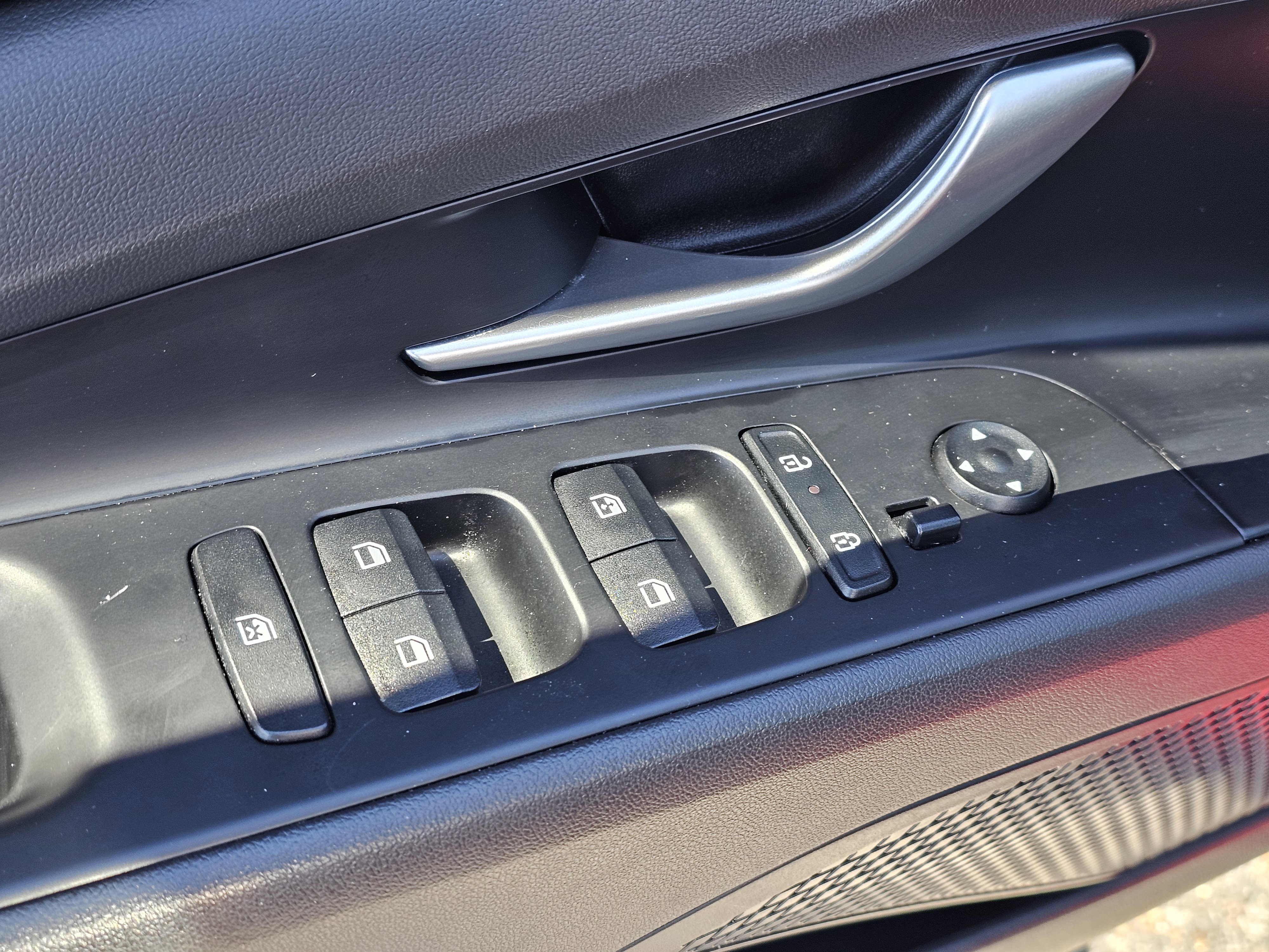 Used 2025 Hyundai Elantra SEL image 14