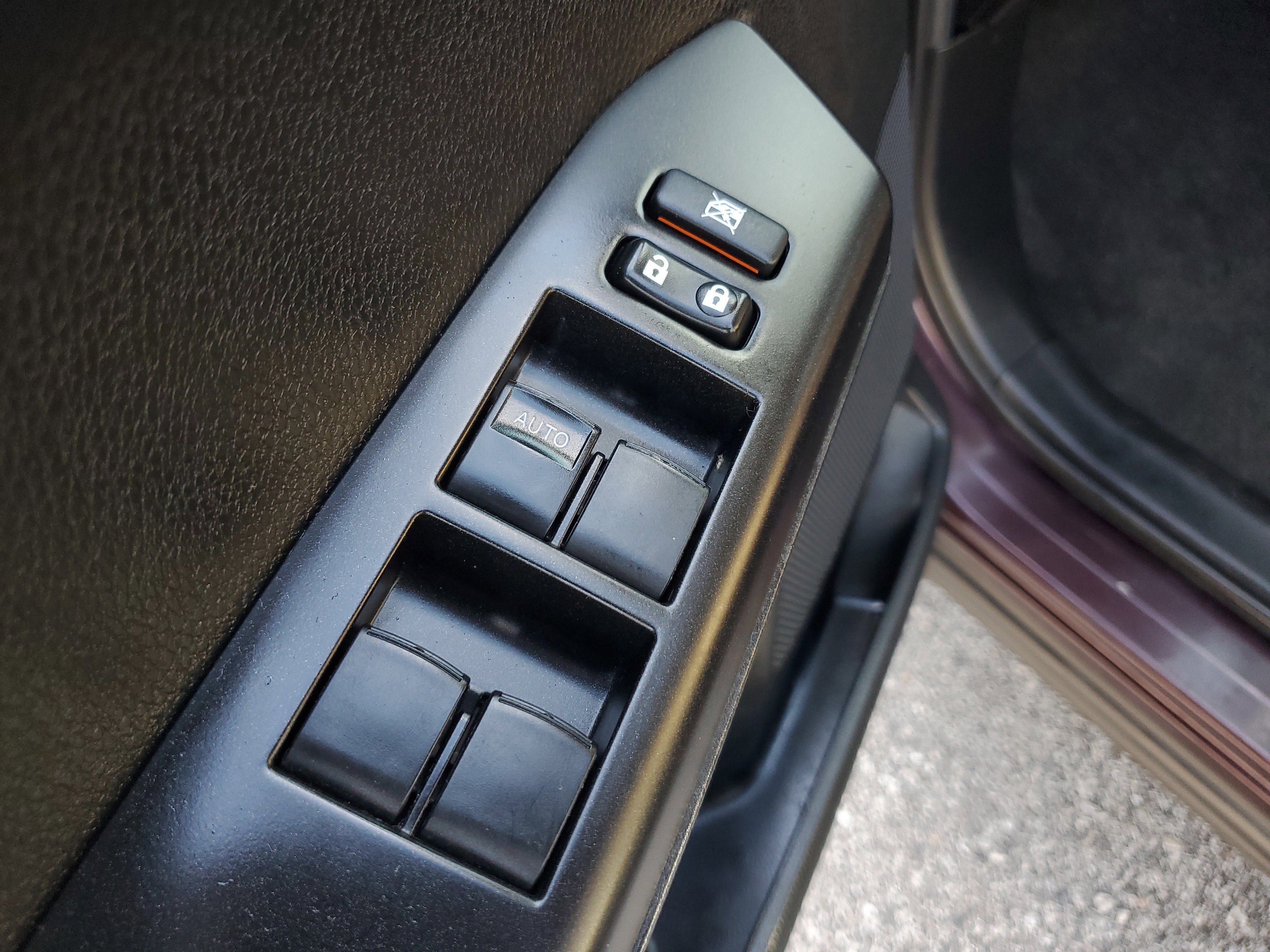 Used 2018 Toyota RAV4 XLE FWD image 19