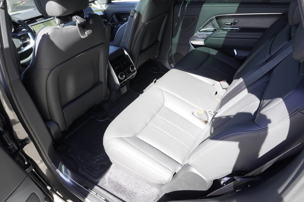 New 2027 Land Rover Range Rover Long Wheelbase SE AWD/4WD image 29